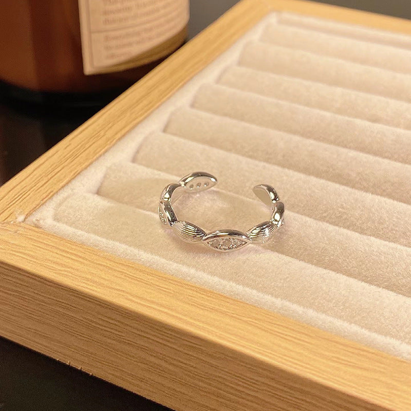 Women's Retro Brushed Fine Wide Light Luxury Rings