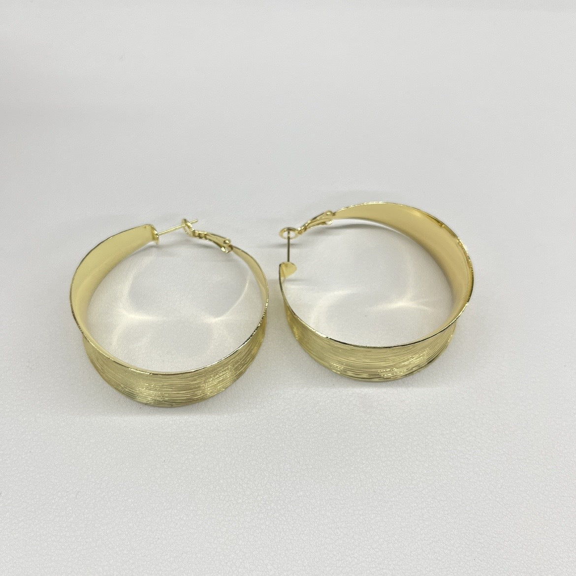 Women's Wind Irregular Twisted Ear Unique High Sense Earrings
