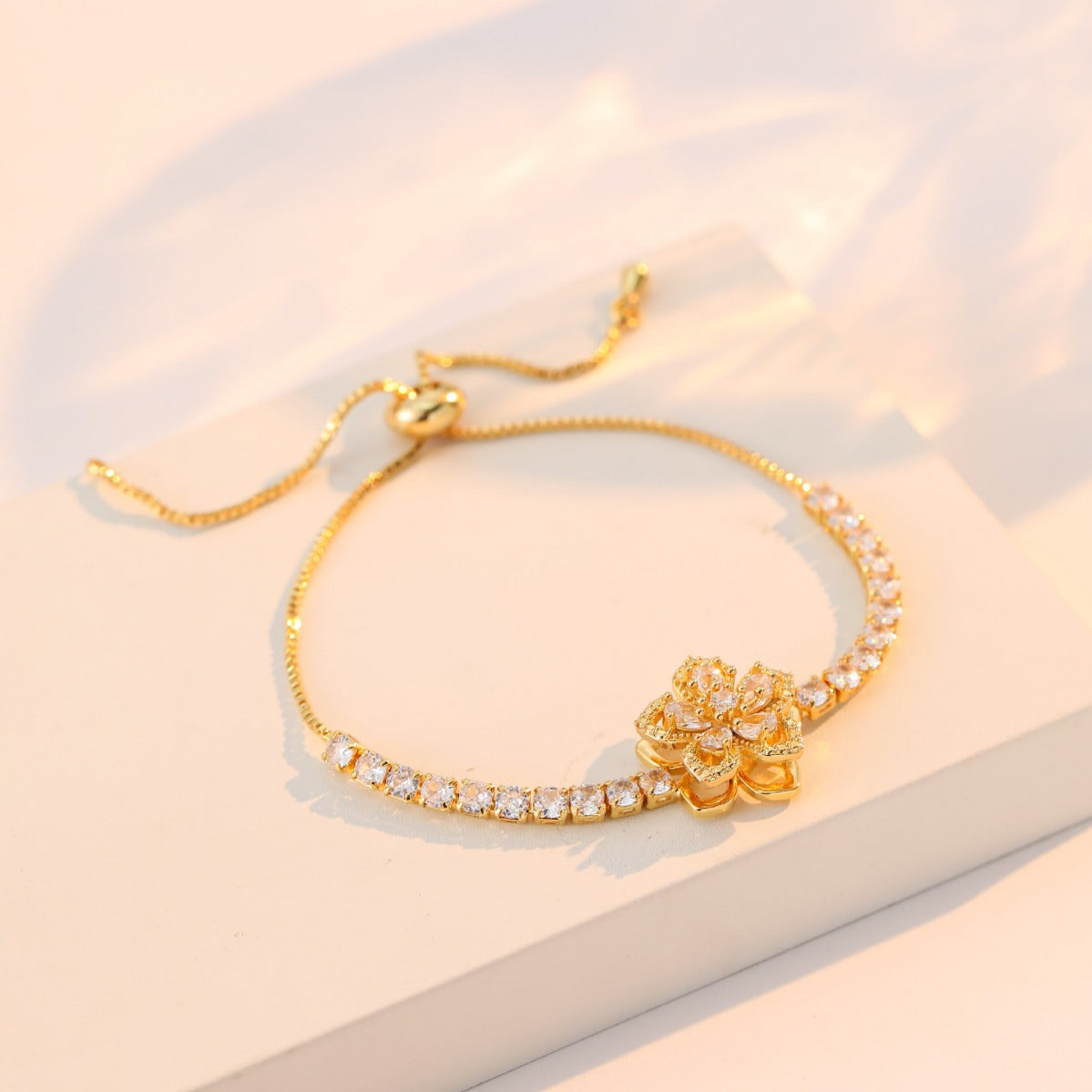 Women's Sweet Rotating Zircon Flower Niche Design Elegant Titanium Necklace