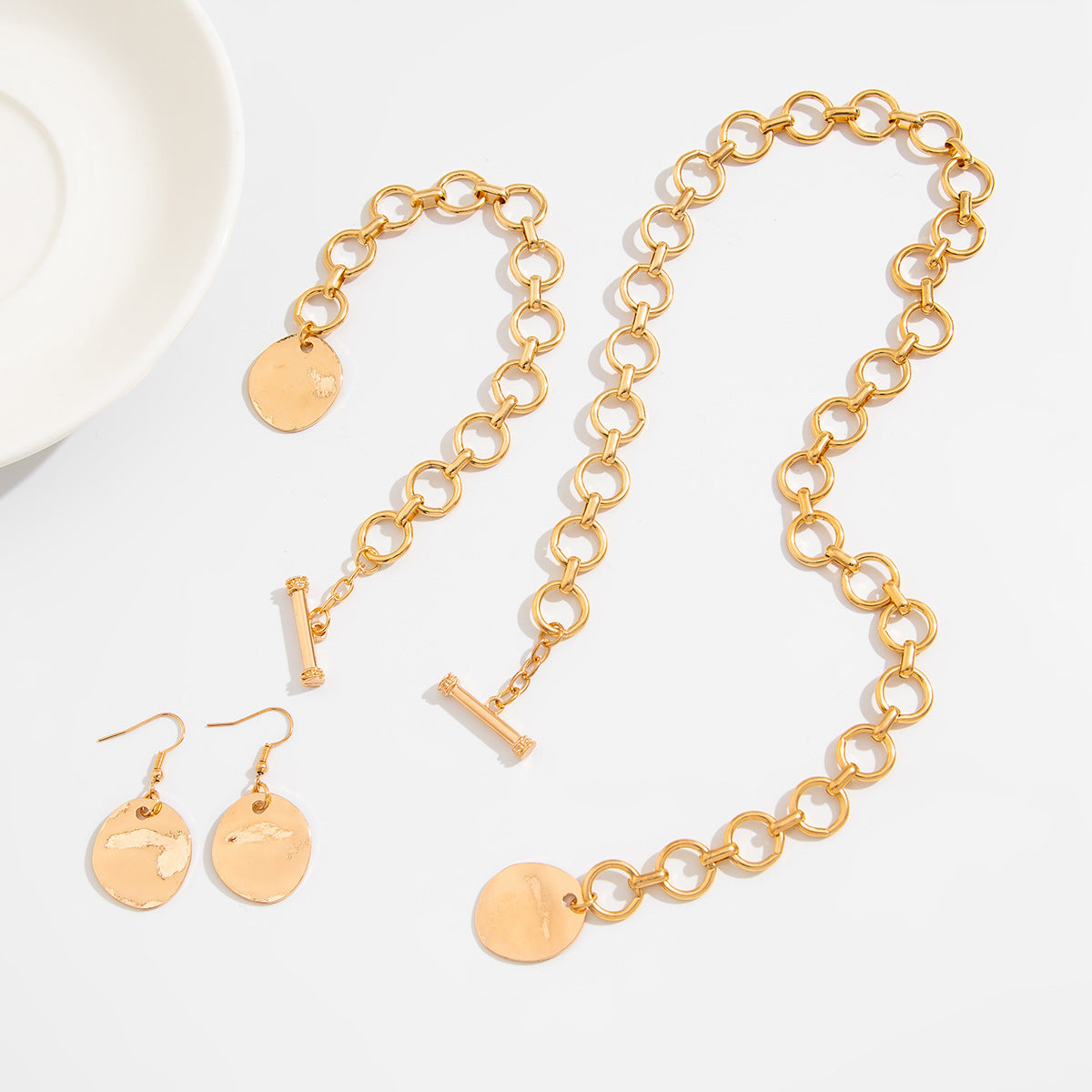 Lava Irregular Heart-shaped Niche Pleated Round Necklaces