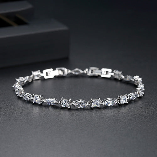 Women's Super Flash Brass Inlaid Zircon Simple Size Bracelet