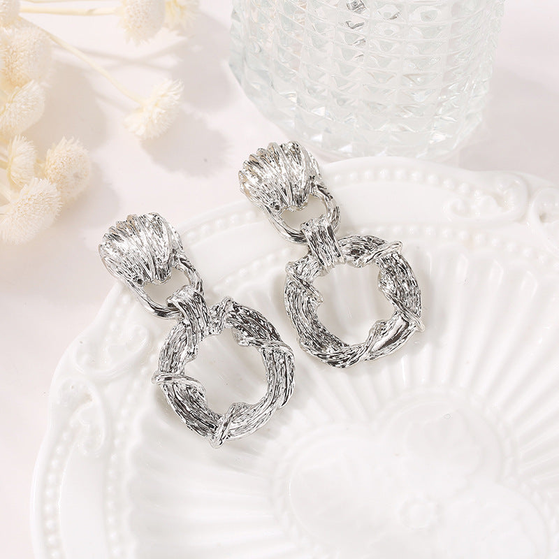 Women's Fashion Twist Frosted Geometric Trinkets Rings