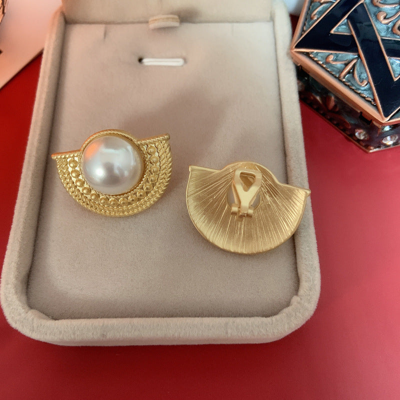 Women's Vintage Court Style Baroque Round Pearl Sier Needle Ear Clip Stud Earrings