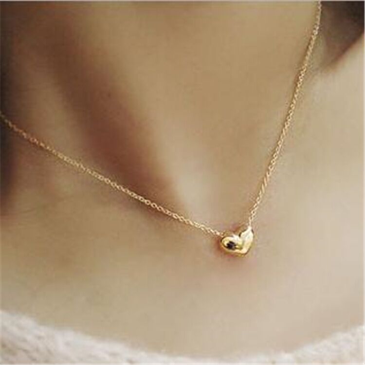 Women's Fashion Elegant Sweet Peach Heart-shaped Cute Short Love Clavicle Necklace
