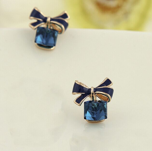 Women's Fashion Ornament Bowknot Crystal Cube For Rings