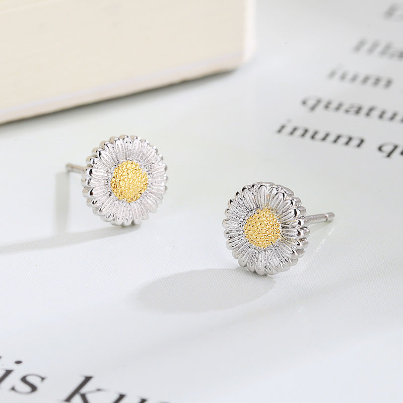 Women's Live Little Daisy Korean Fashion Small Fresh Earrings