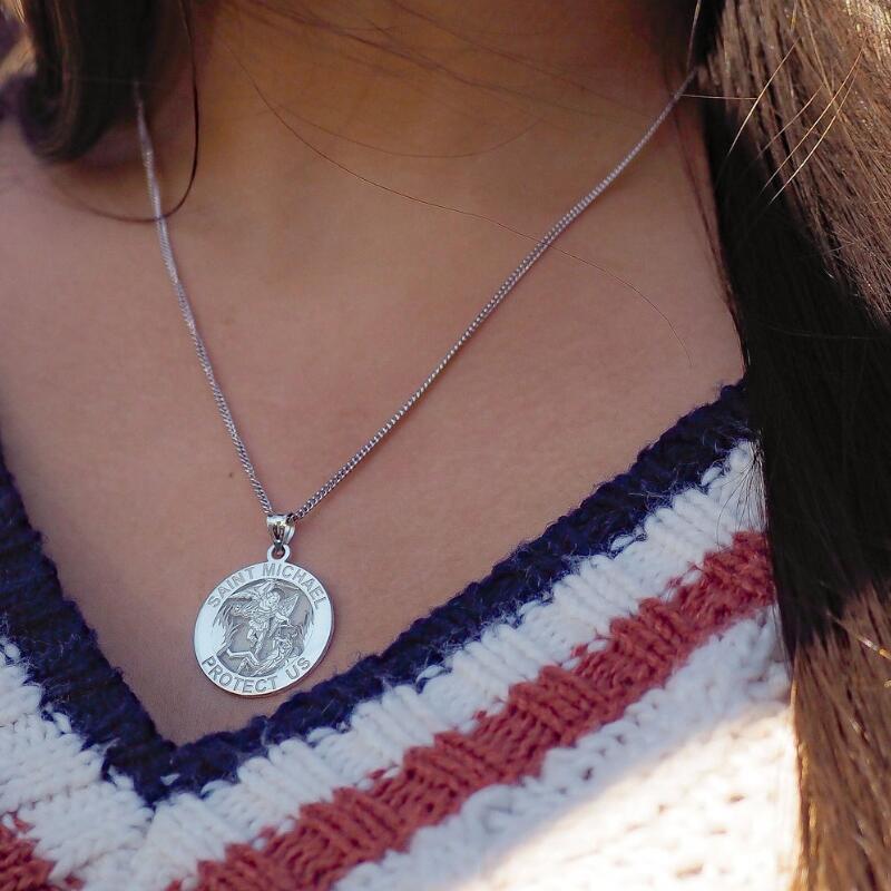 Beautiful Slouchy Round Angel Medal Ornament Necklaces