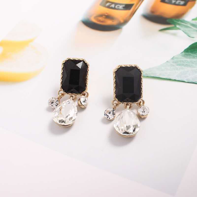 Women's Temperament Net Eardrop Crystal Trendy Black Water Rings