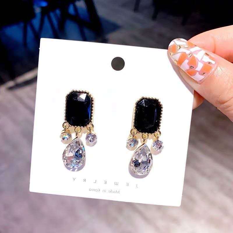 Women's Temperament Net Eardrop Crystal Trendy Black Water Rings