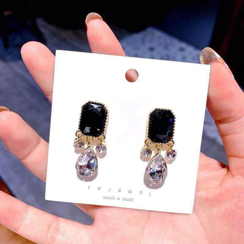 Women's Temperament Net Eardrop Crystal Trendy Black Water Rings