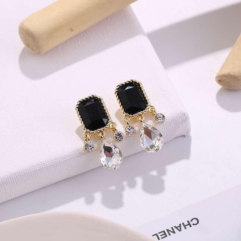 Women's Temperament Net Eardrop Crystal Trendy Black Water Rings