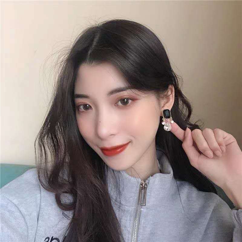 Women's Temperament Net Eardrop Crystal Trendy Black Water Rings