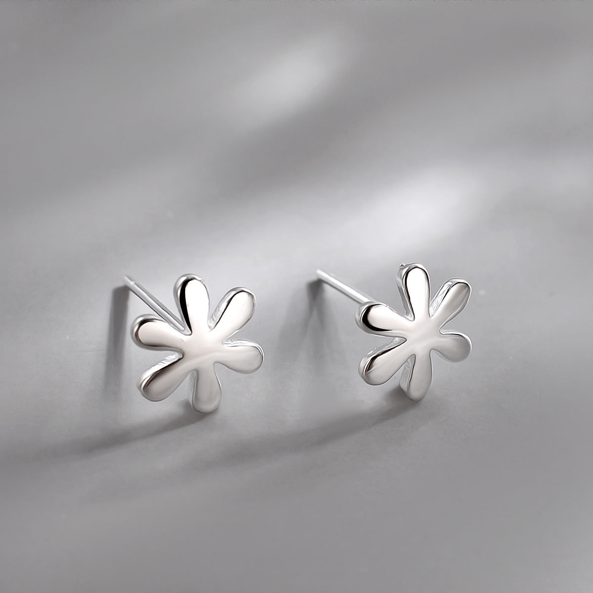 Temperamental Personalized Little Daisy Ear Sterling Earrings