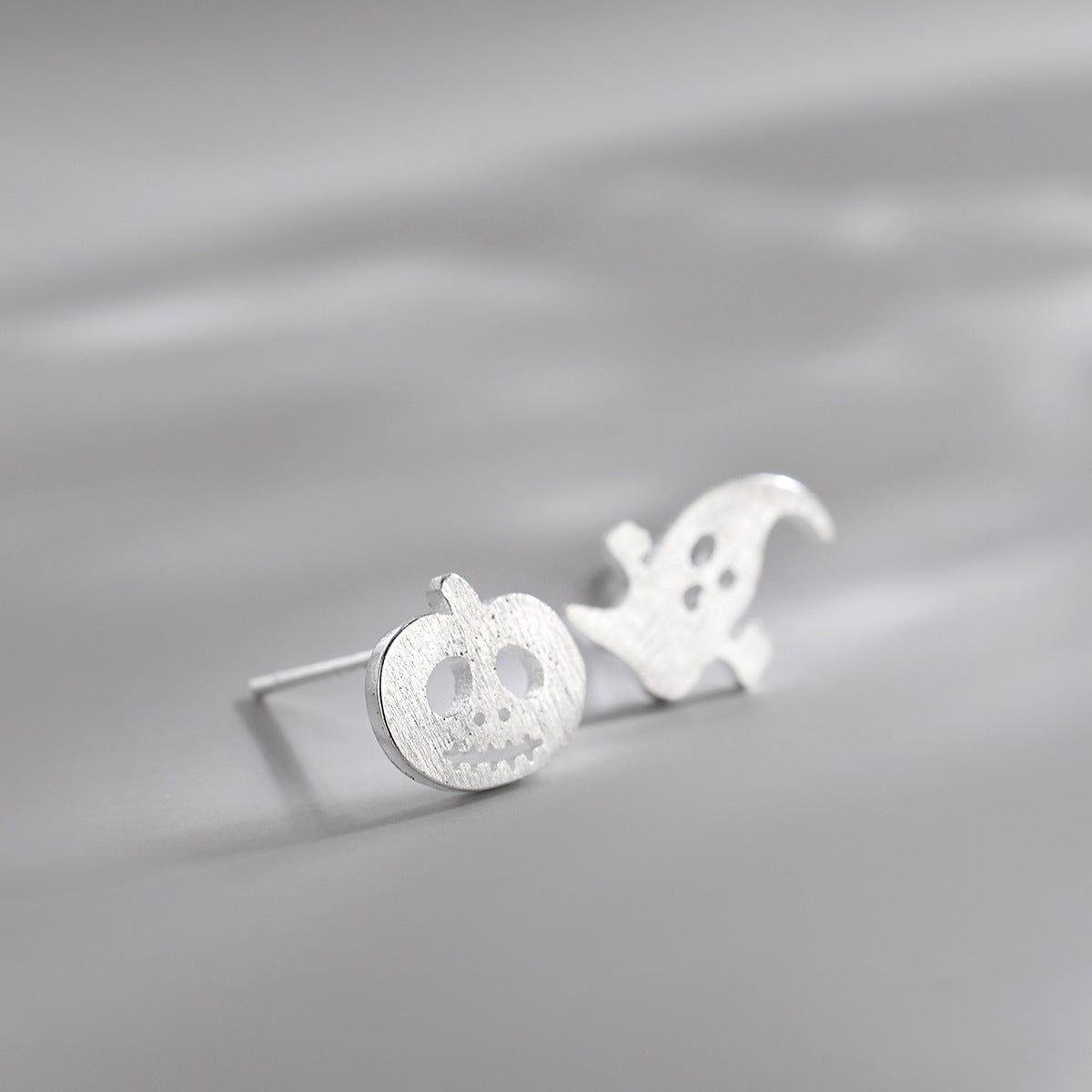 Temperamental Personalized Little Daisy Ear Sterling Earrings