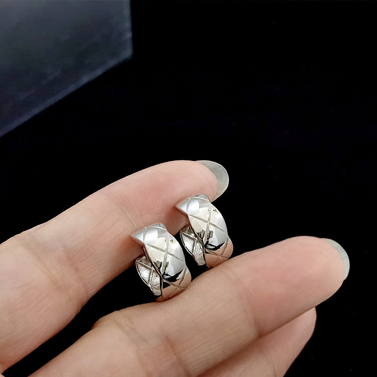 Women's Simple Diamond Plaid Trendy Classic Style Temperament Entry Earrings