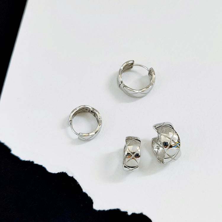 Women's Simple Diamond Plaid Trendy Classic Style Temperament Entry Earrings