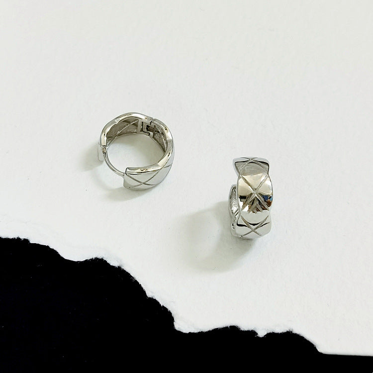 Women's Simple Diamond Plaid Trendy Classic Style Temperament Entry Earrings