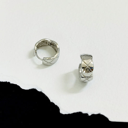 Women's Simple Diamond Plaid Trendy Classic Style Temperament Entry Earrings