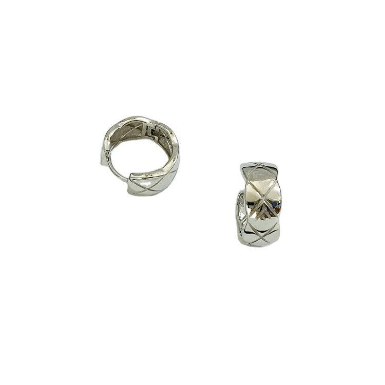 Women's Simple Diamond Plaid Trendy Classic Style Temperament Entry Earrings
