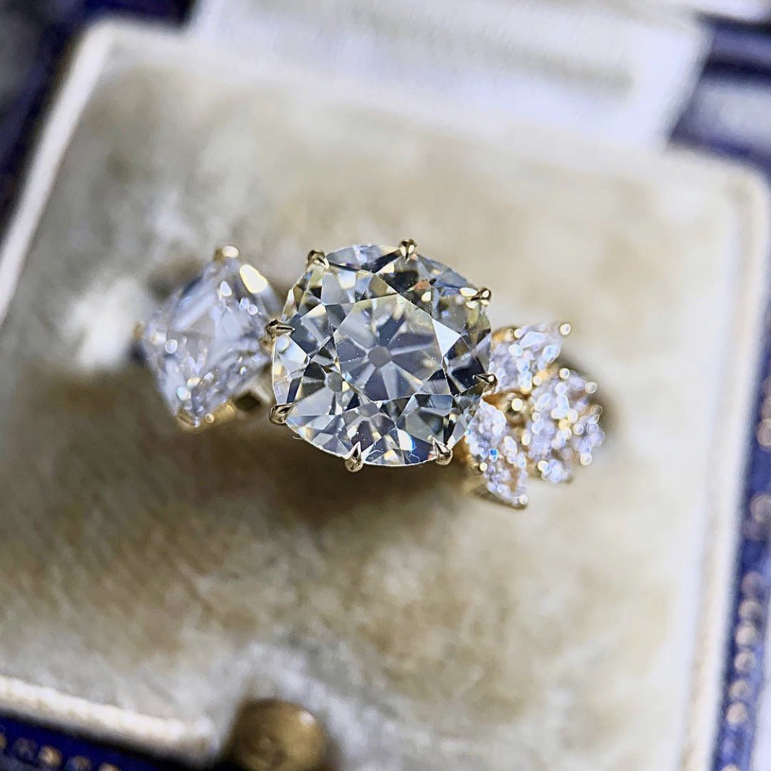 Complex Inlaid Color Zircon Trend Fashion Rings