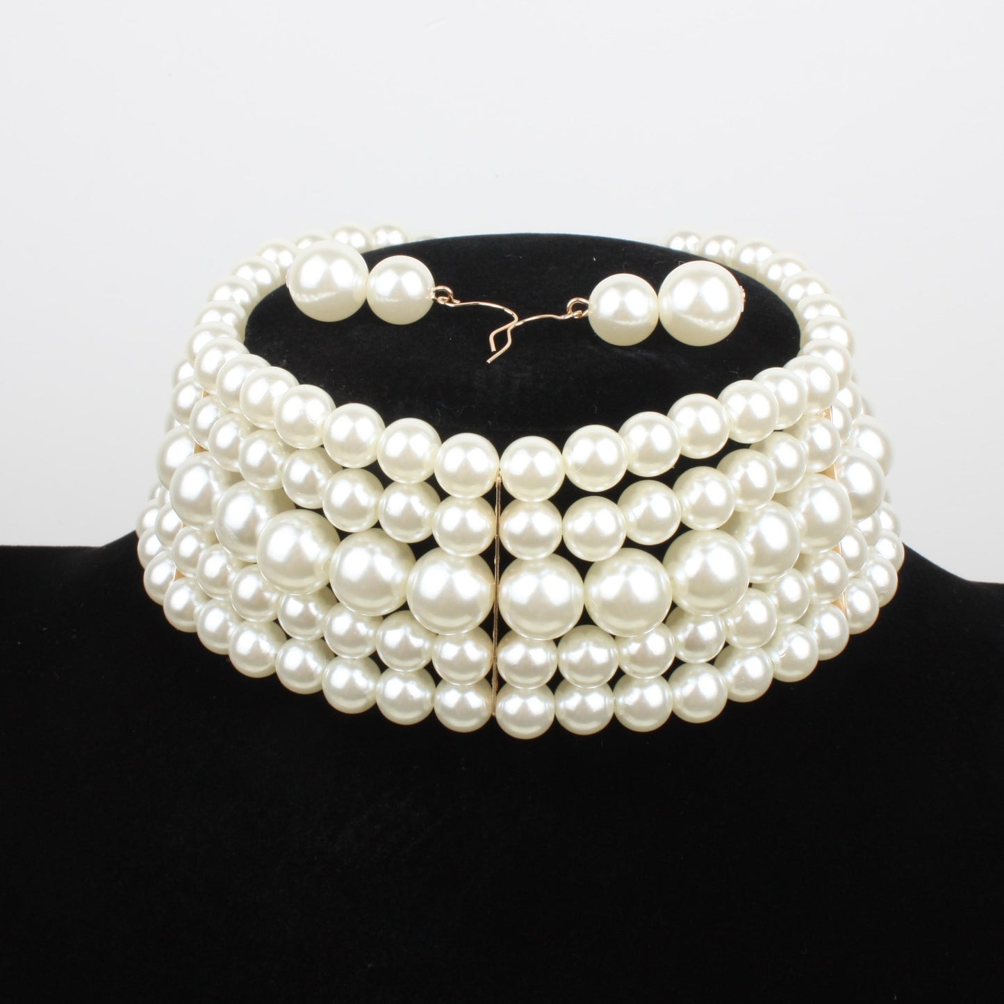 Women's Pearl Short Set Of Ornaments Necklaces