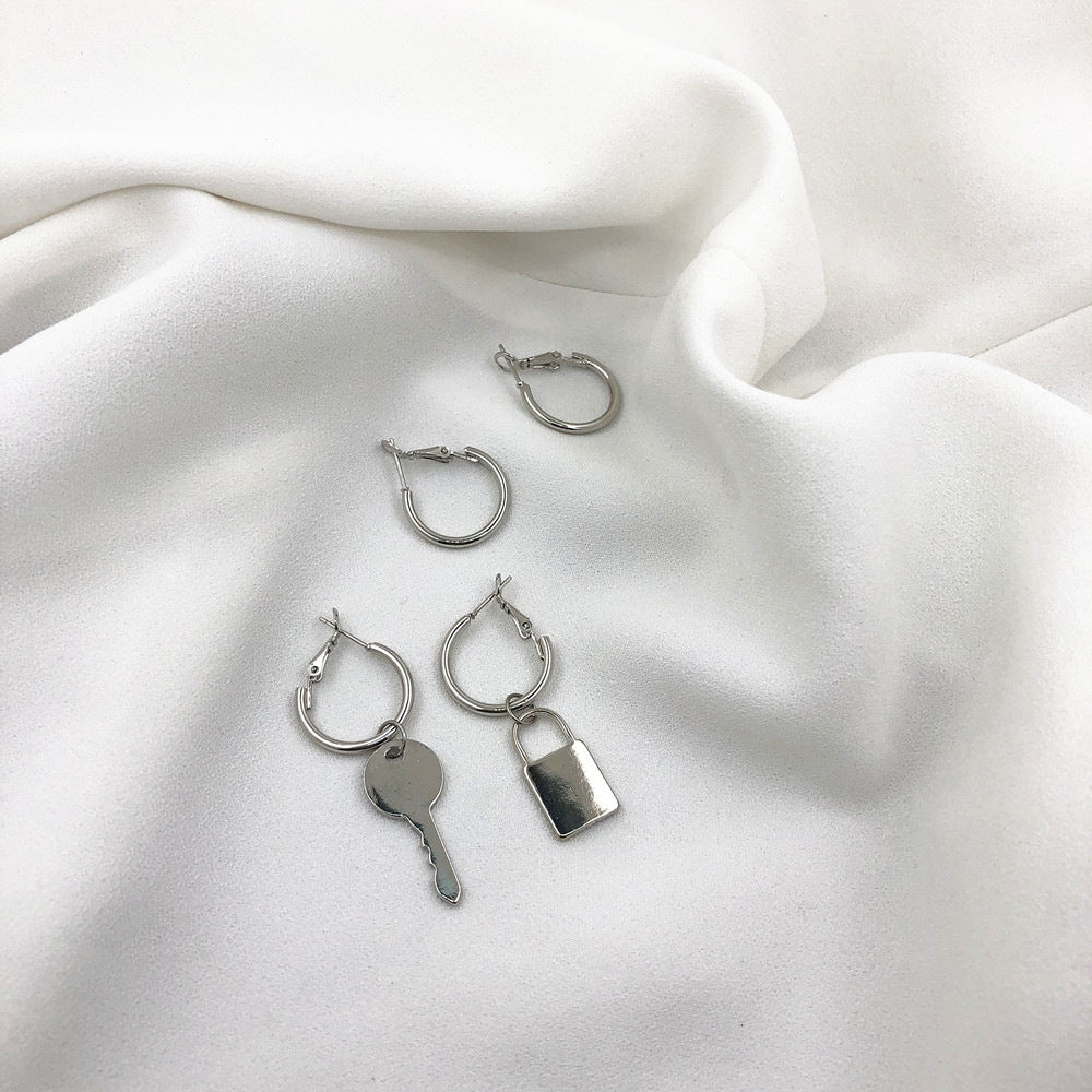Women's Minimalist Metal Texture Ear Geometric Circle Stud Earrings