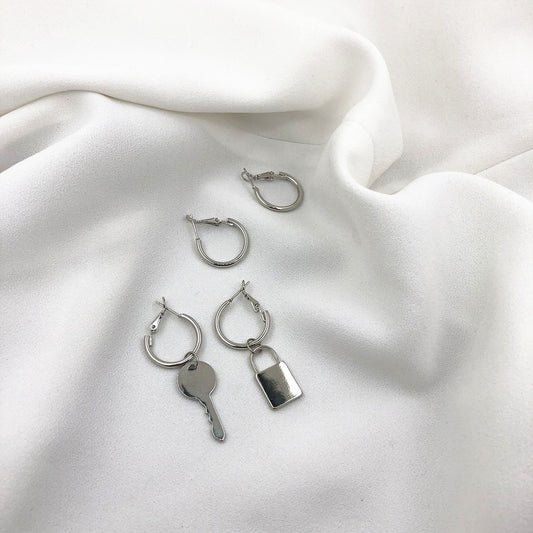 Women's Minimalist Metal Texture Ear Geometric Circle Stud Earrings