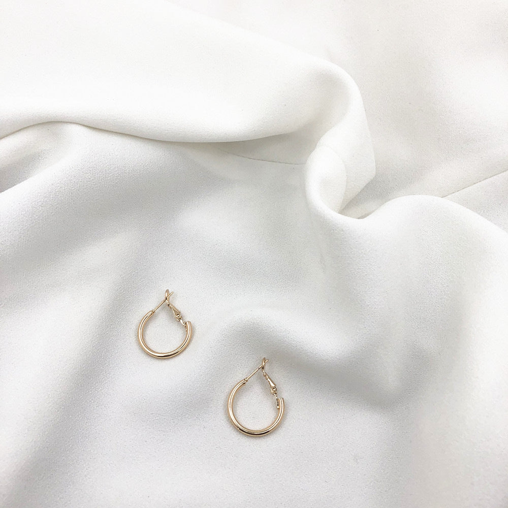Women's Minimalist Metal Texture Ear Geometric Circle Stud Earrings