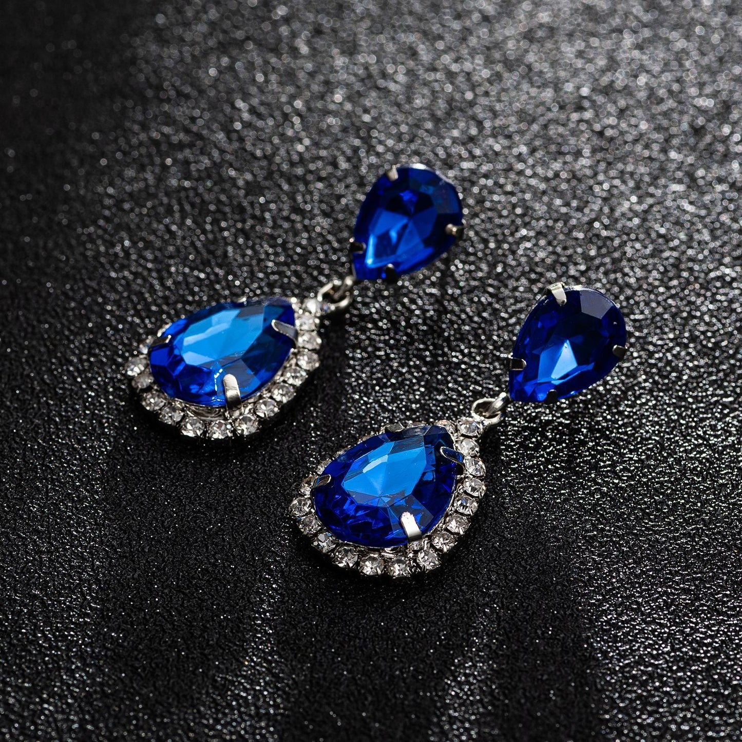 Women's Korean Fashion Shiny Water Drop Crystal Earrings