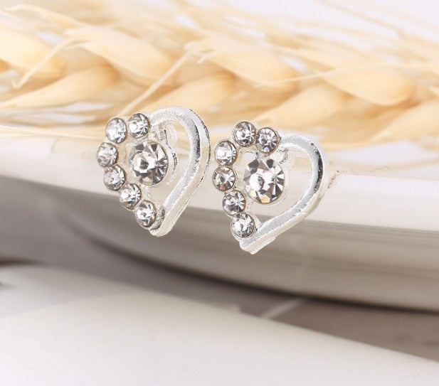 Women's Temperament Small Ear Steel Needle Love Heart Earrings