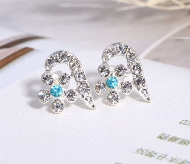 Women's Temperament Small Ear Steel Needle Love Heart Earrings