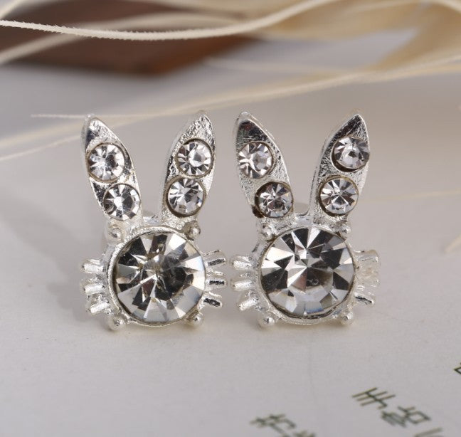 Women's Temperament Small Ear Steel Needle Love Heart Earrings