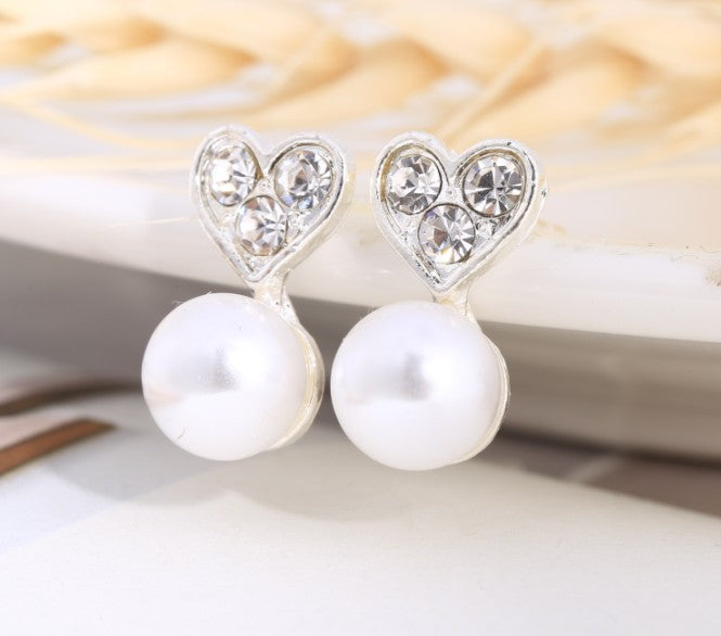 Women's Temperament Small Ear Steel Needle Love Heart Earrings