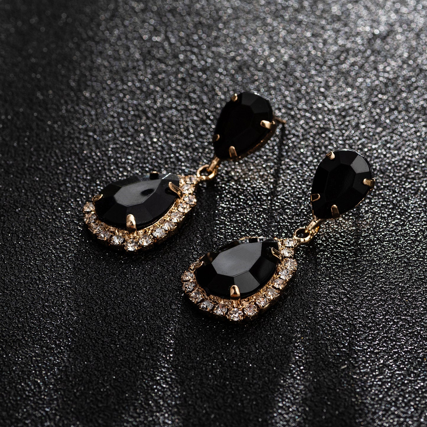 Women's Korean Fashion Shiny Water Drop Crystal Earrings