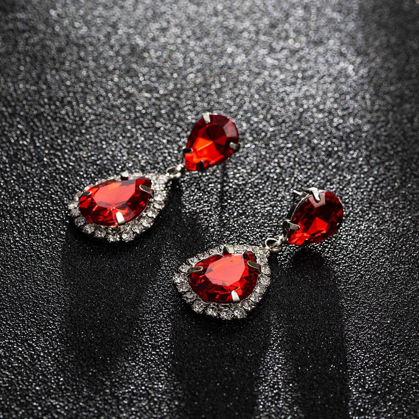 Women's Korean Fashion Shiny Water Drop Crystal Earrings