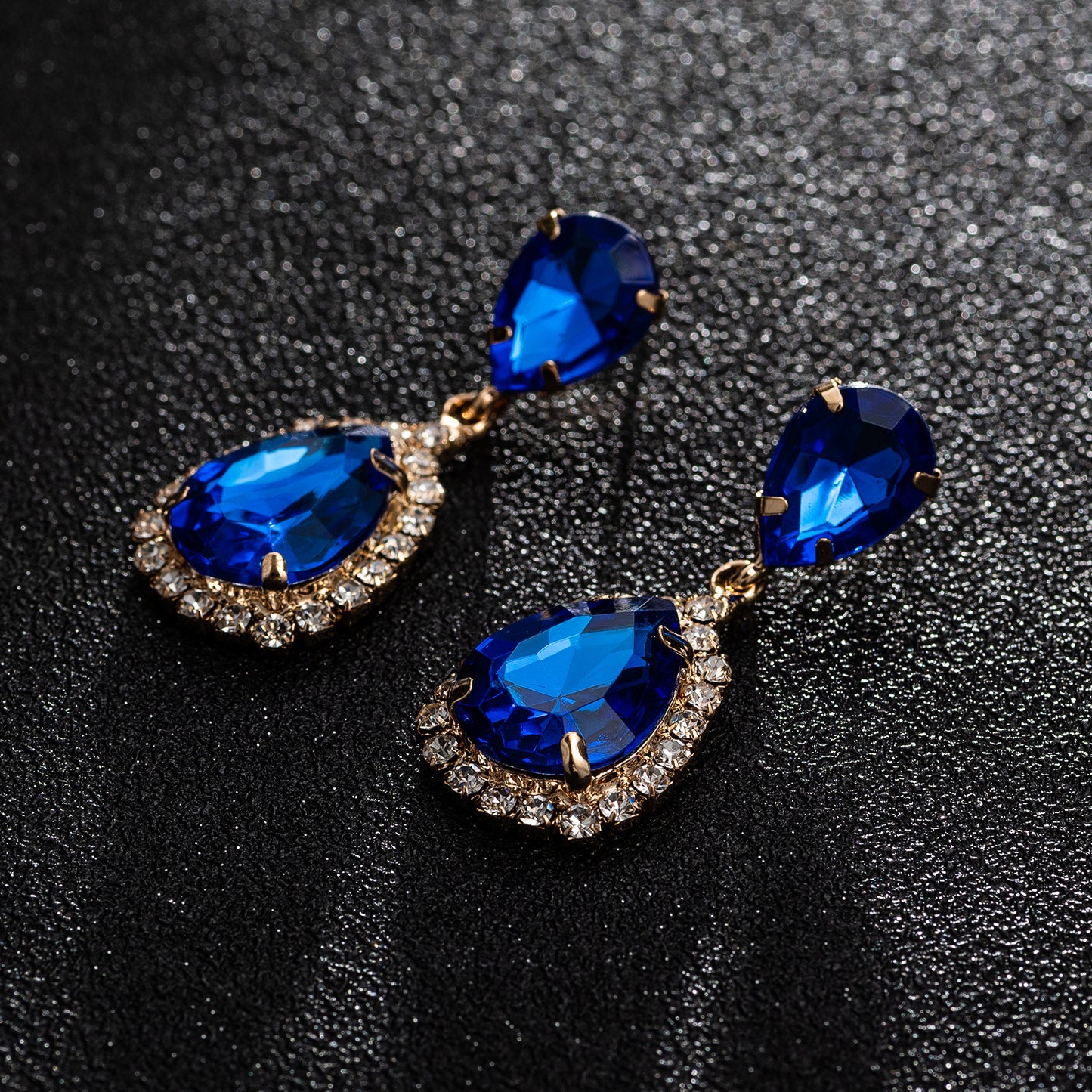 Women's Korean Fashion Shiny Water Drop Crystal Earrings