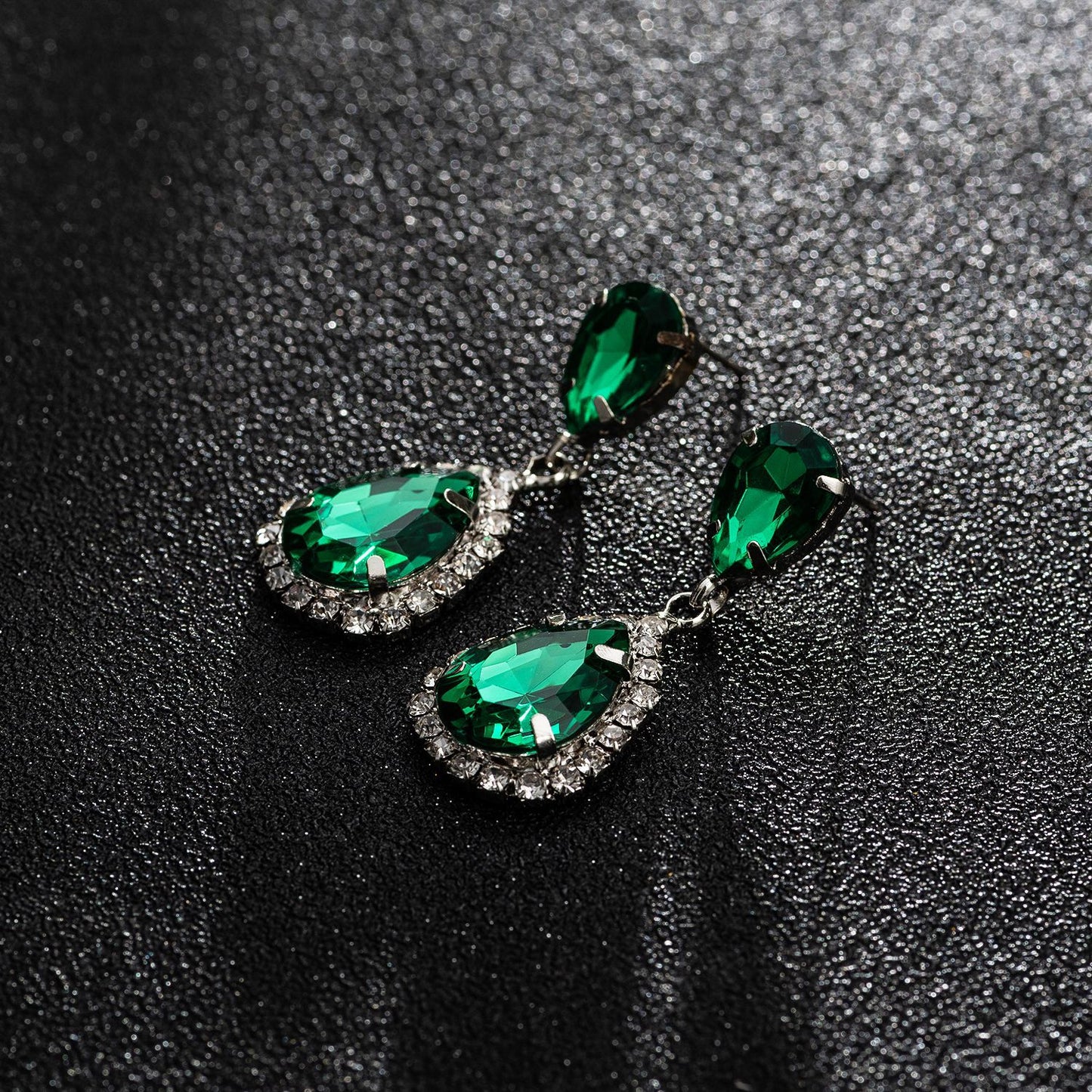 Women's Korean Fashion Shiny Water Drop Crystal Earrings