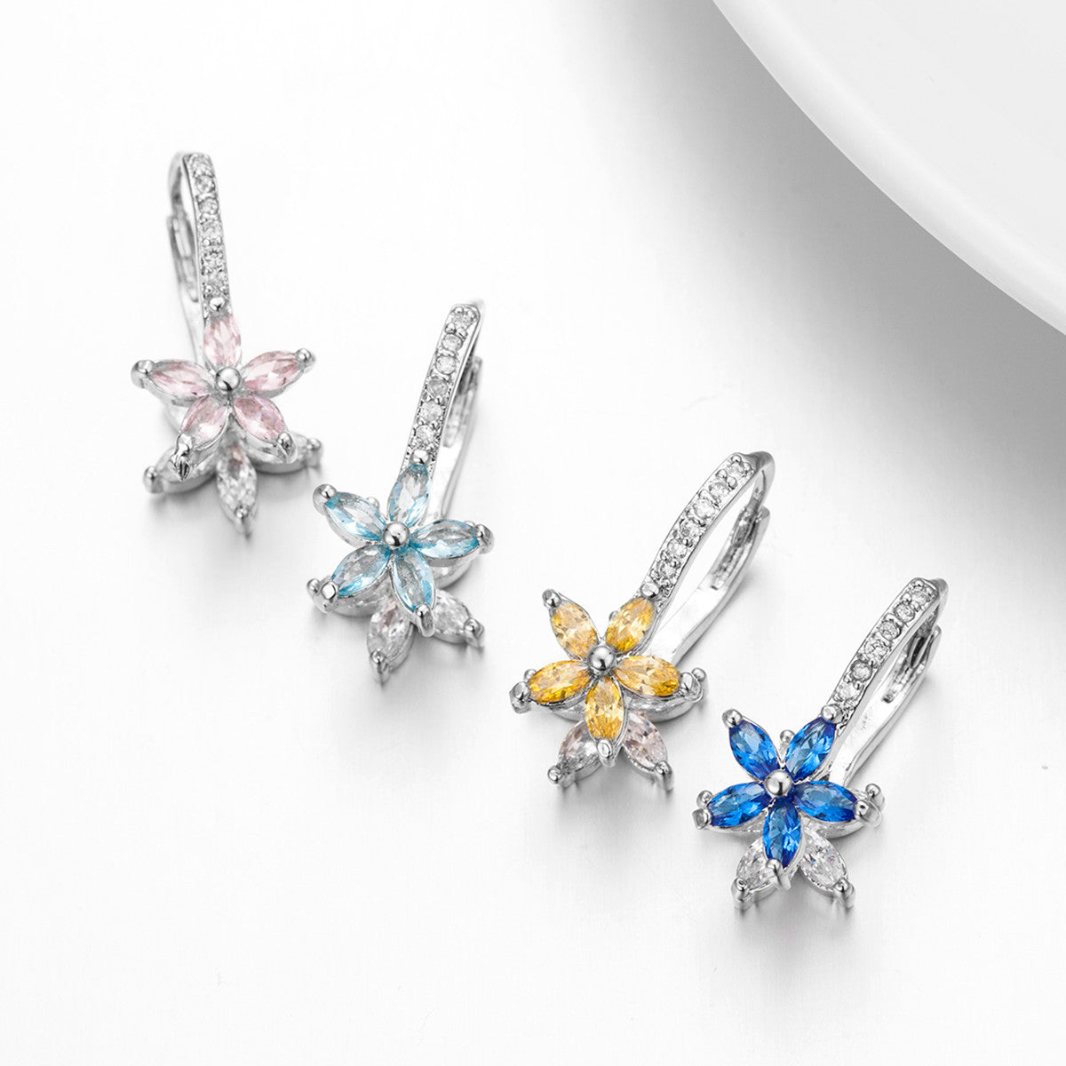 Casual Trendy Snowflake Zircon Horse Multicolor Ear Buckle