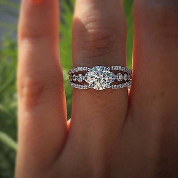 Classic Glamorous Inlaid Zircon Engagement Hand Ring