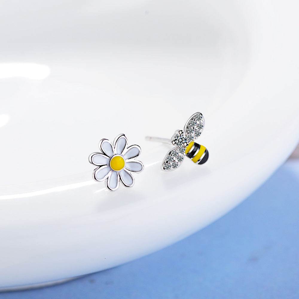 Korean Style Simple Cute Bee Asymmetric Stud Earrings