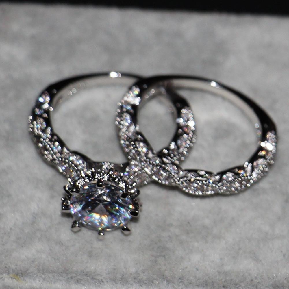 Elegant Women's Rhinestone Round Engagement Hand Ring