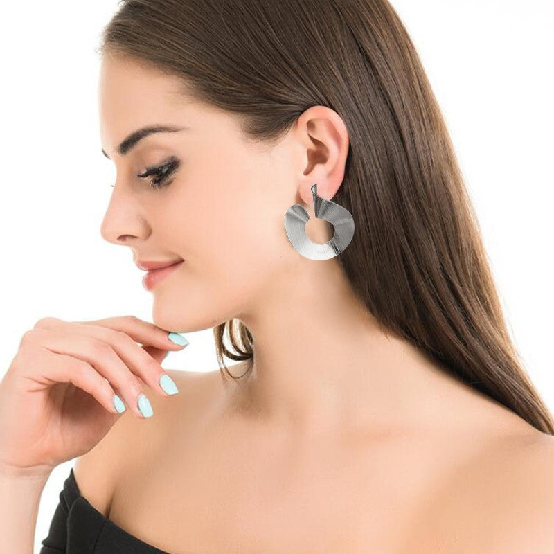 Women's Metallic Irregular Twisted Lantern Geometric Glossy Exaggerated Personalized Earrings