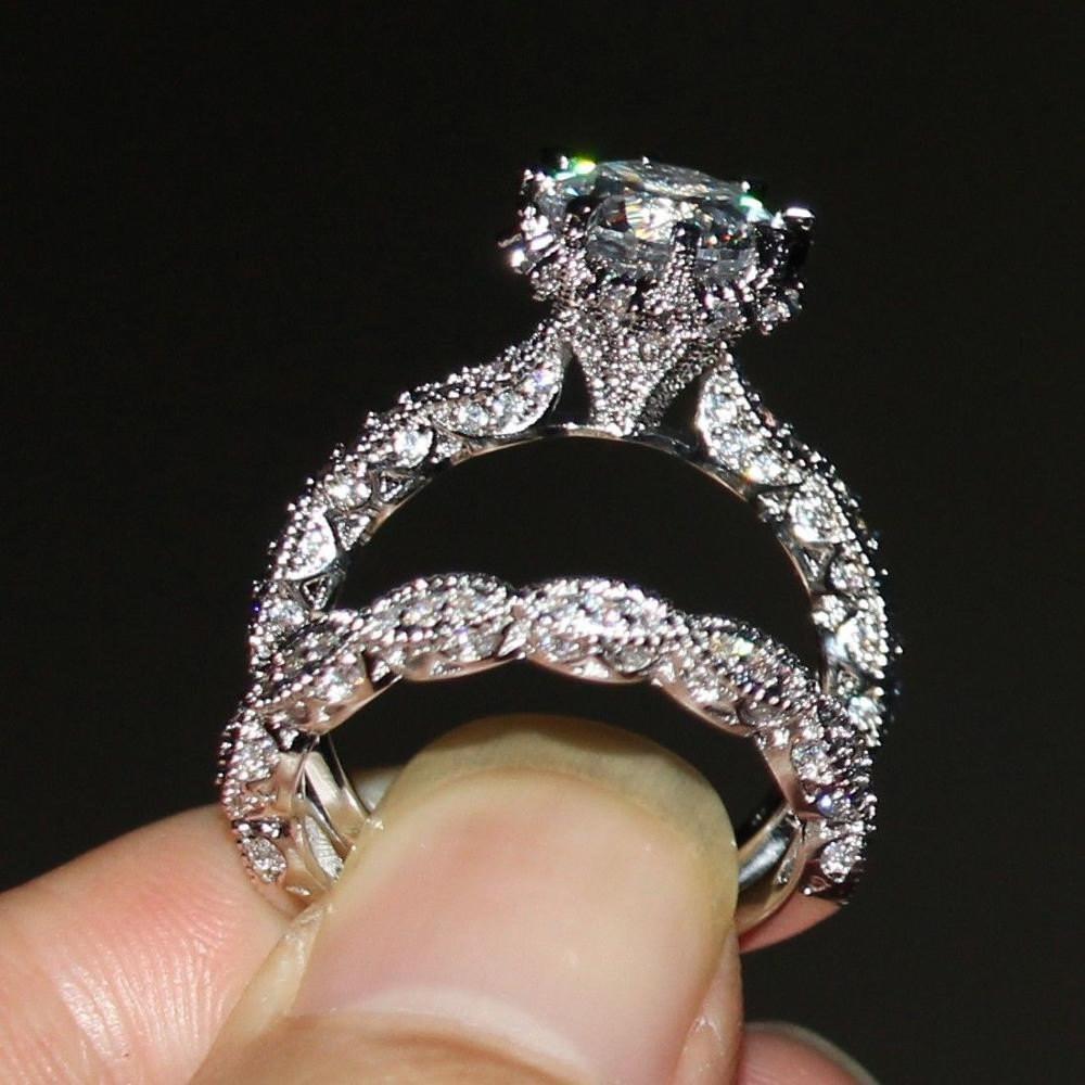 Elegant Women's Rhinestone Round Engagement Hand Ring