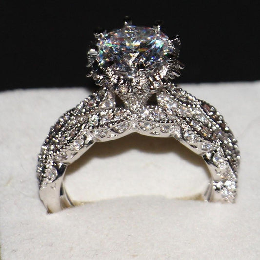 Elegant Women's Rhinestone Round Engagement Hand Ring