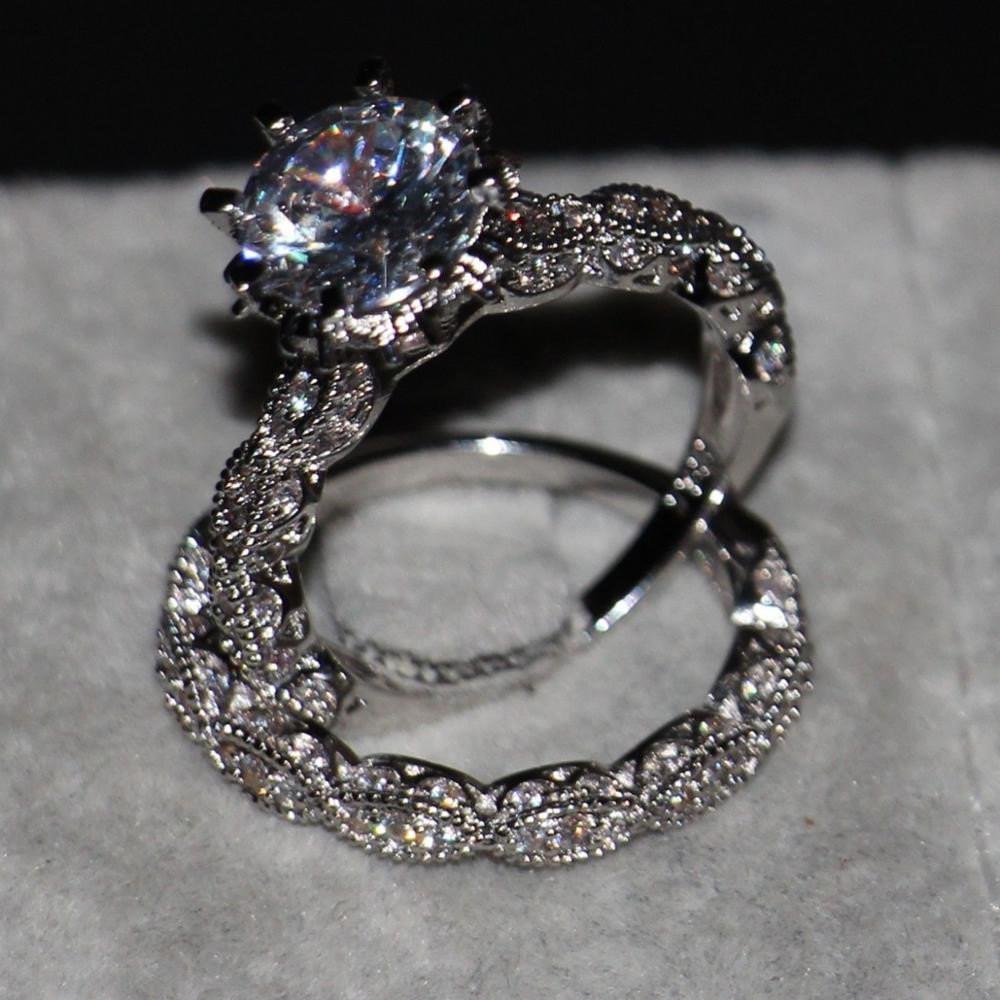 Elegant Women's Rhinestone Round Engagement Hand Ring