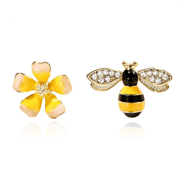 Personality Asymmetric Fresh Fan Small Flower Little Bee Stud Earrings