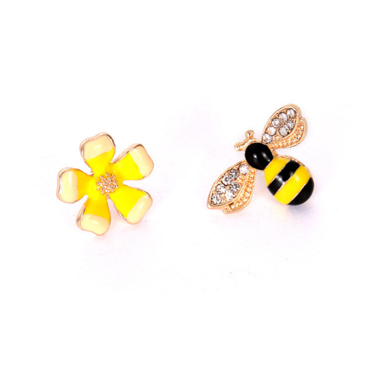 Personality Asymmetric Fresh Fan Small Flower Little Bee Stud Earrings