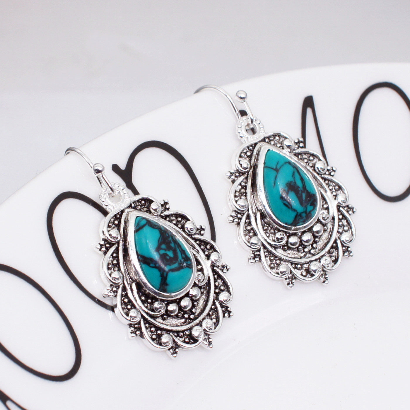 Inlaid Turquoise Water Drop Pear-shaped Vintage Thai Sier Earrings