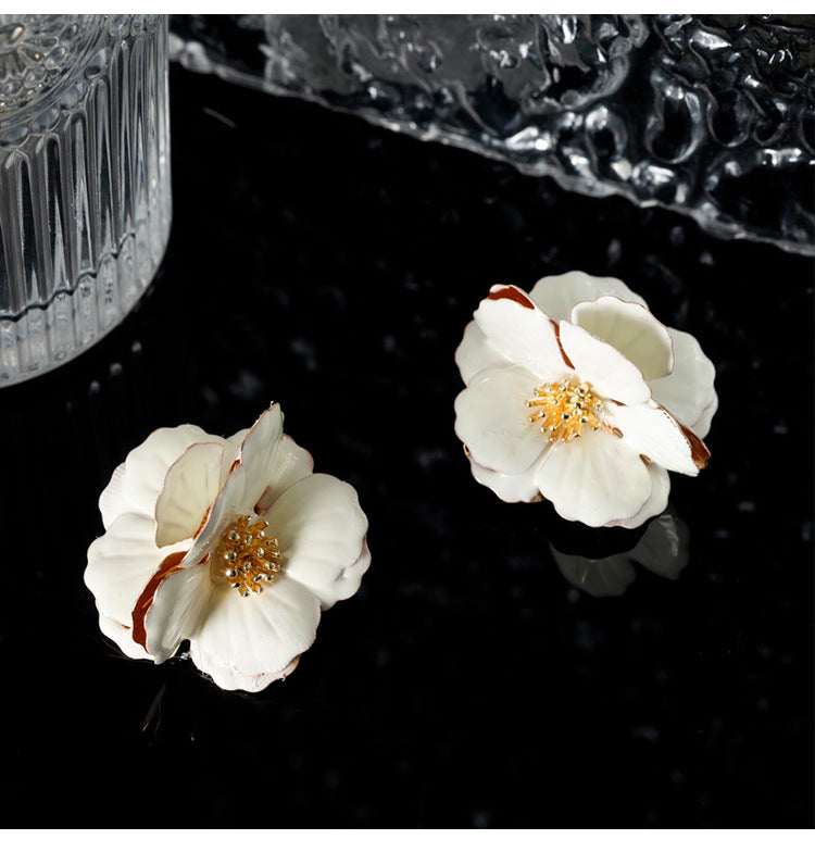 Women's Retro Red White Petal Ear Accessory Rings