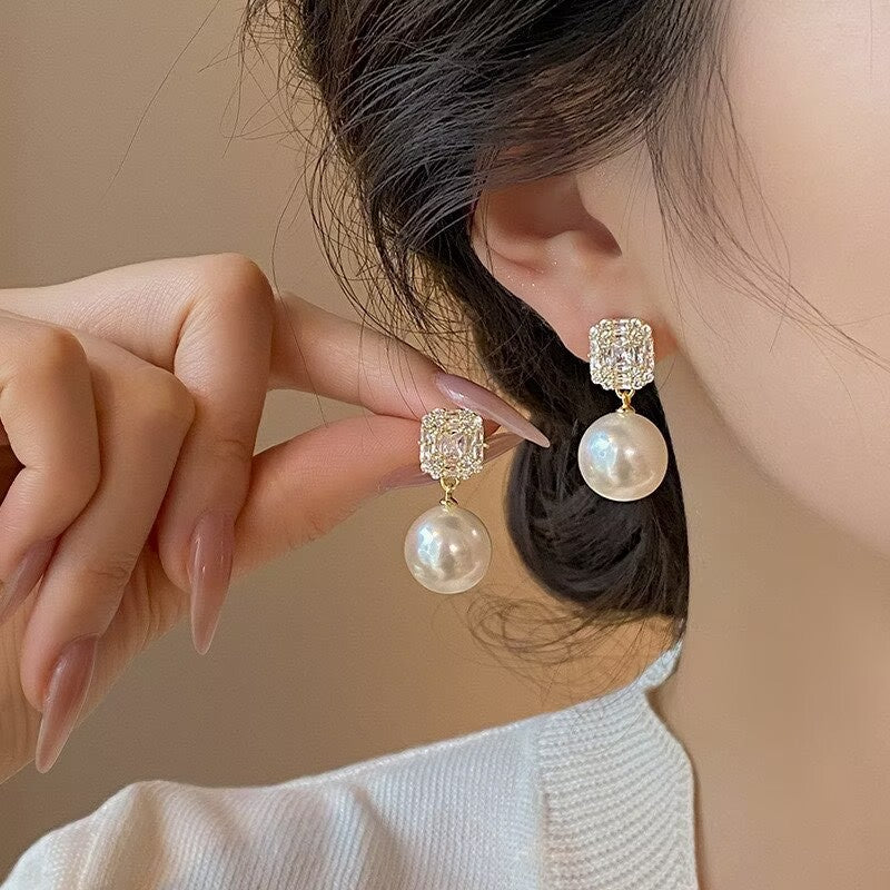 Spring Festival Gala Simple Pearl Eardrops French Retro Ear Buckle